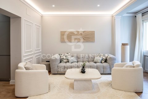 Apartamento en venta en Madrid, España 2 dormitorios, 125 m2 No. 157381 - foto 4