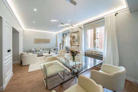 Apartamento en venta en Madrid, España 2 dormitorios, 125 m2 No. 157381 - foto 6