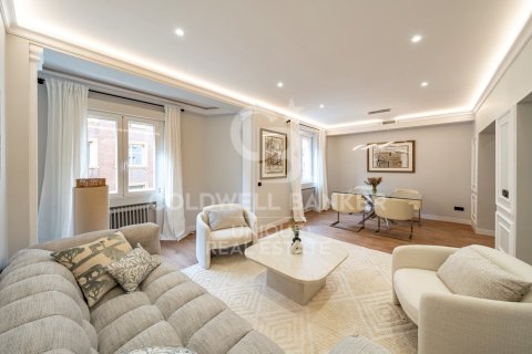 Apartamento en Madrid, España 2 dormitorios, 125 m2 No. 157381