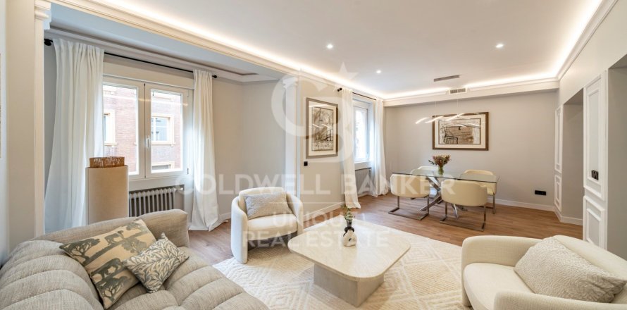 Apartamento en Madrid, España 2 dormitorios, 125 m2 No. 157381