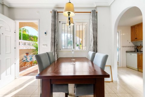 Radhus till salu i Playa Flamenca II, Alicante, Spanien 2 sovrum, 104 kvm. Nr. 155933 - foto 16