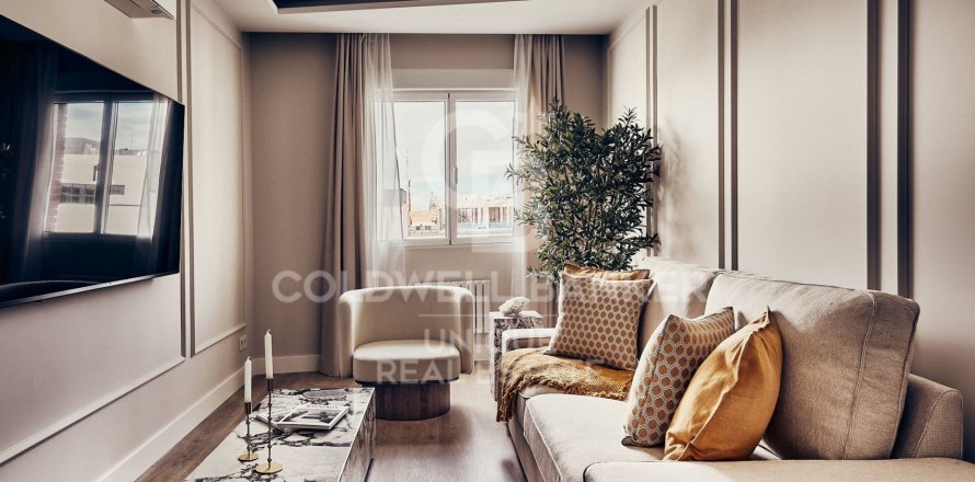 Apartment à Madrid, Espagne 2 chambres, 90 m2 No. 178504