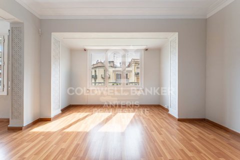 Apartment à vendre à Barcelona, Espagne, 3 chambres, 127 m2 No. 178506 - photo 3