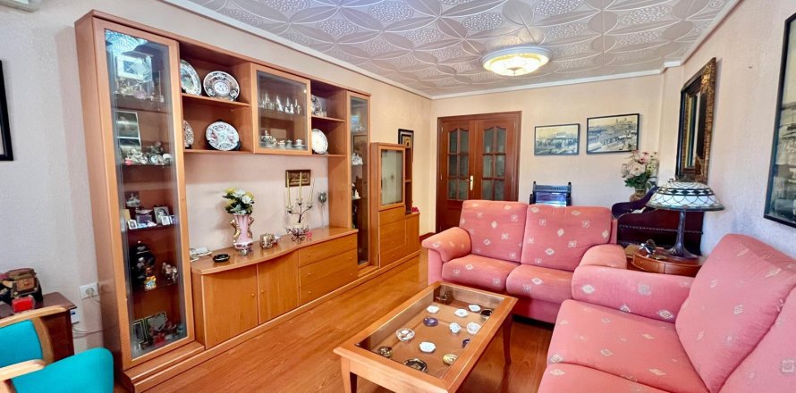 Apartamento en Torrevieja, Alicante, España 3 dormitorios, 97 m2 No. 190011