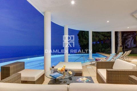 Huvila myytävänä Lloret de Mar, Girona, Espanja, 4 makuuhuonetta, 400 m2 No. 176714 - kuva 13