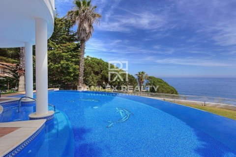 Huvila myytävänä Lloret de Mar, Girona, Espanja, 4 makuuhuonetta, 400 m2 No. 176714 - kuva 4