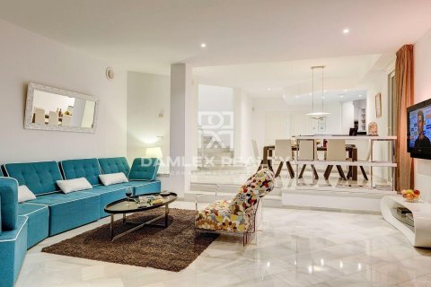 Huvila myytävänä Lloret de Mar, Girona, Espanja, 4 makuuhuonetta, 400 m2 No. 176714 - kuva 17