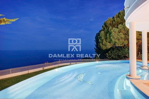 Huvila myytävänä Lloret de Mar, Girona, Espanja, 4 makuuhuonetta, 400 m2 No. 176714 - kuva 14