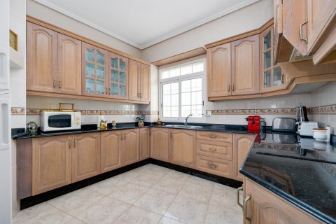 Lägenhet till salu i Torrevieja, Alicante, Spanien 4 sovrum, 146 kvm. Nr. 150005 - foto 12