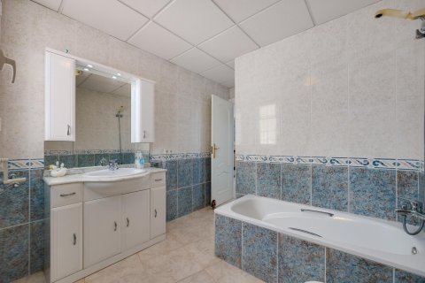 Lägenhet till salu i Torrevieja, Alicante, Spanien 4 sovrum, 146 kvm. Nr. 150005 - foto 27