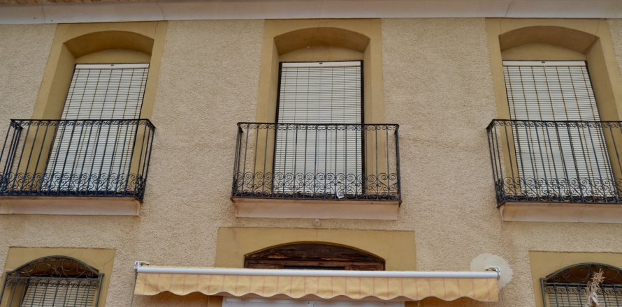 Finca a Relleu, Alicante, Spagna 8 camere da letto, 320 mq. N° 192503