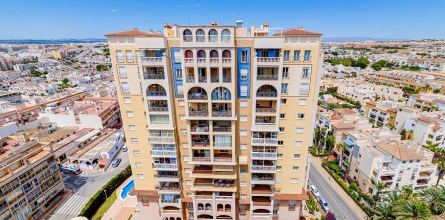 Apartamento en Torrevieja, Alicante, España 2 dormitorios, 72 m2 No. 146733