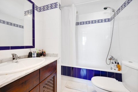 Apartamento en venta en Torrevieja, Alicante, España 2 dormitorios, 72 m2 No. 146733 - foto 5