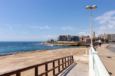 Apartamento en venta en Torrevieja, Alicante, España 2 dormitorios, 72 m2 No. 146733 - foto 9