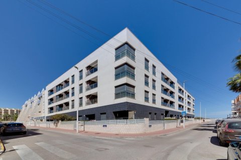 Apartamento en venta en La Mata, Alicante, España 2 dormitorios, 84 m2 No. 146732 - foto 2