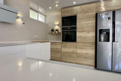 Villa for sale in Alicante, Spain 3 bedrooms, 187 sq.m. No. 146736 - photo 19