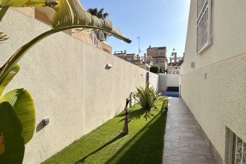 Villa for sale in Alicante, Spain 3 bedrooms, 187 sq.m. No. 146736 - photo 28