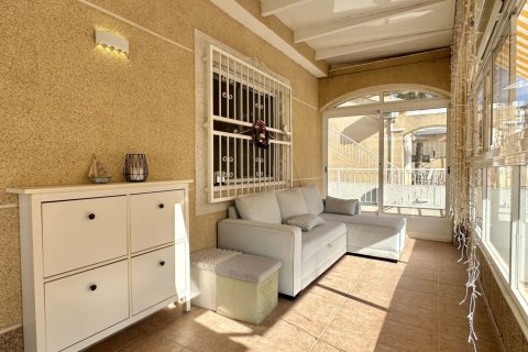 Villa for sale in Alicante, Spain 3 bedrooms, 187 sq.m. No. 146736 - photo 8