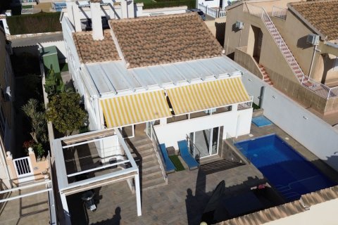 Villa for sale in Alicante, Spain 3 bedrooms, 187 sq.m. No. 146736 - photo 1