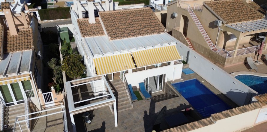 Villa in Alicante, Spain 3 bedrooms, 187 sq.m. No. 146736