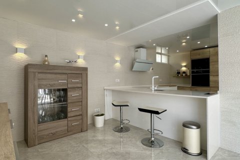 Villa for sale in Alicante, Spain 3 bedrooms, 187 sq.m. No. 146736 - photo 2