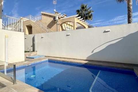 Villa for sale in Alicante, Spain 3 bedrooms, 187 sq.m. No. 146736 - photo 9