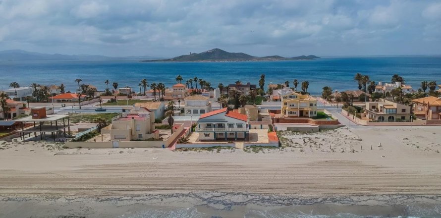 Villa in La Manga del Mar Menor, Murcia, Spain 6 bedrooms, 282 sq.m. No. 147034