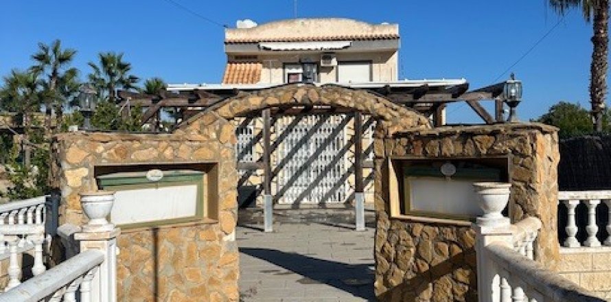 Propiedad comercial en Alicante, España 3 dormitorios,  No. 147030