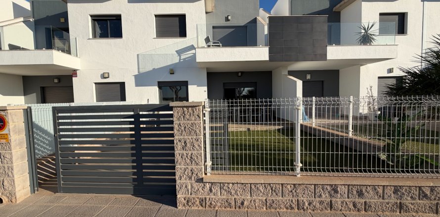 Квартира в Пилар де ла Орадада, Аликанте, Испания 2 спальни, 70м2 №147029