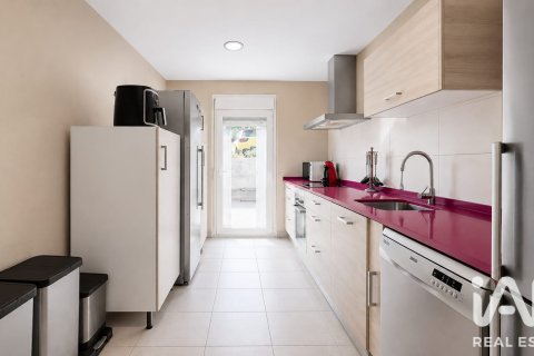 House for sale in Riudecanyes, Tarragona, Spain 4 bedrooms, 160 sq.m. No. 193544 - photo 9