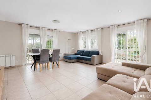 House for sale in Riudecanyes, Tarragona, Spain 4 bedrooms, 160 sq.m. No. 193544 - photo 7