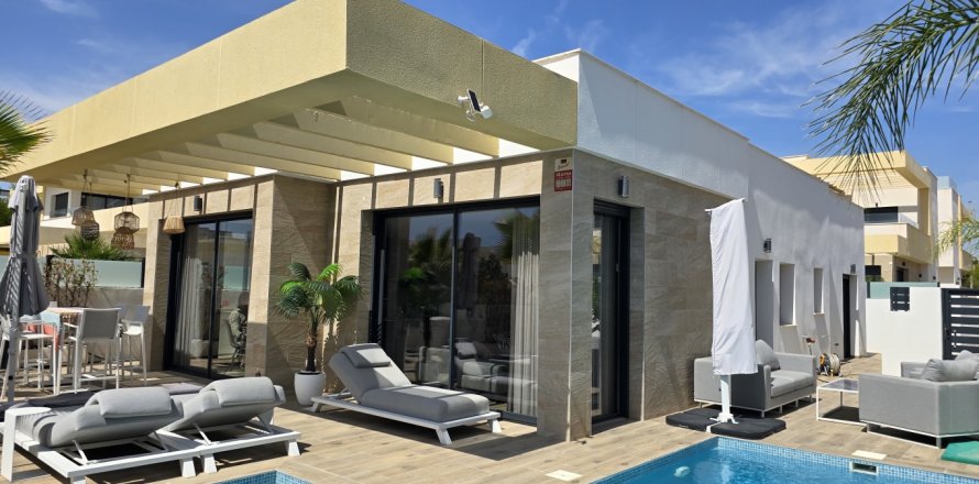 Villa à Los Montesinos, Alicante, Espagne 3 chambres, 151 m2 No. 189165