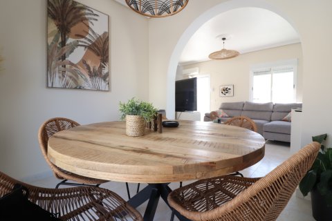 Продажа виллы в Бенихофар, Аликанте, Испания 2 спальни, 88м2 №146615 - фото 8