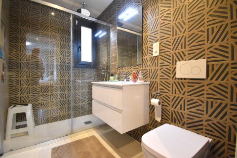 Lägenhet till salu i Alicante, Spanien 3 sovrum, 114 kvm. Nr. 146611 - foto 14