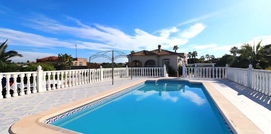 Finca i Catral, Alicante, Spanien 3 sovrum, 110 kvm. Nr. 146612