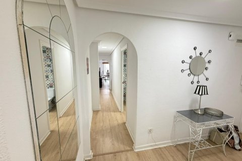 Apartamento en venta en Torrevieja, Alicante, España 2 dormitorios, 82 m2 No. 144033 - foto 6