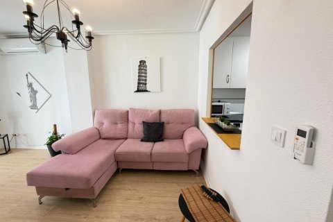 Apartamento en venta en Torrevieja, Alicante, España 2 dormitorios, 82 m2 No. 144033 - foto 2