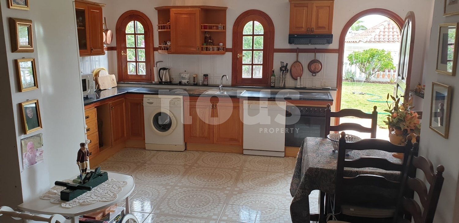 Villa in Callao Salvaje, Tenerife, Spain 8 bedrooms, 730 sq.m. No. 102916