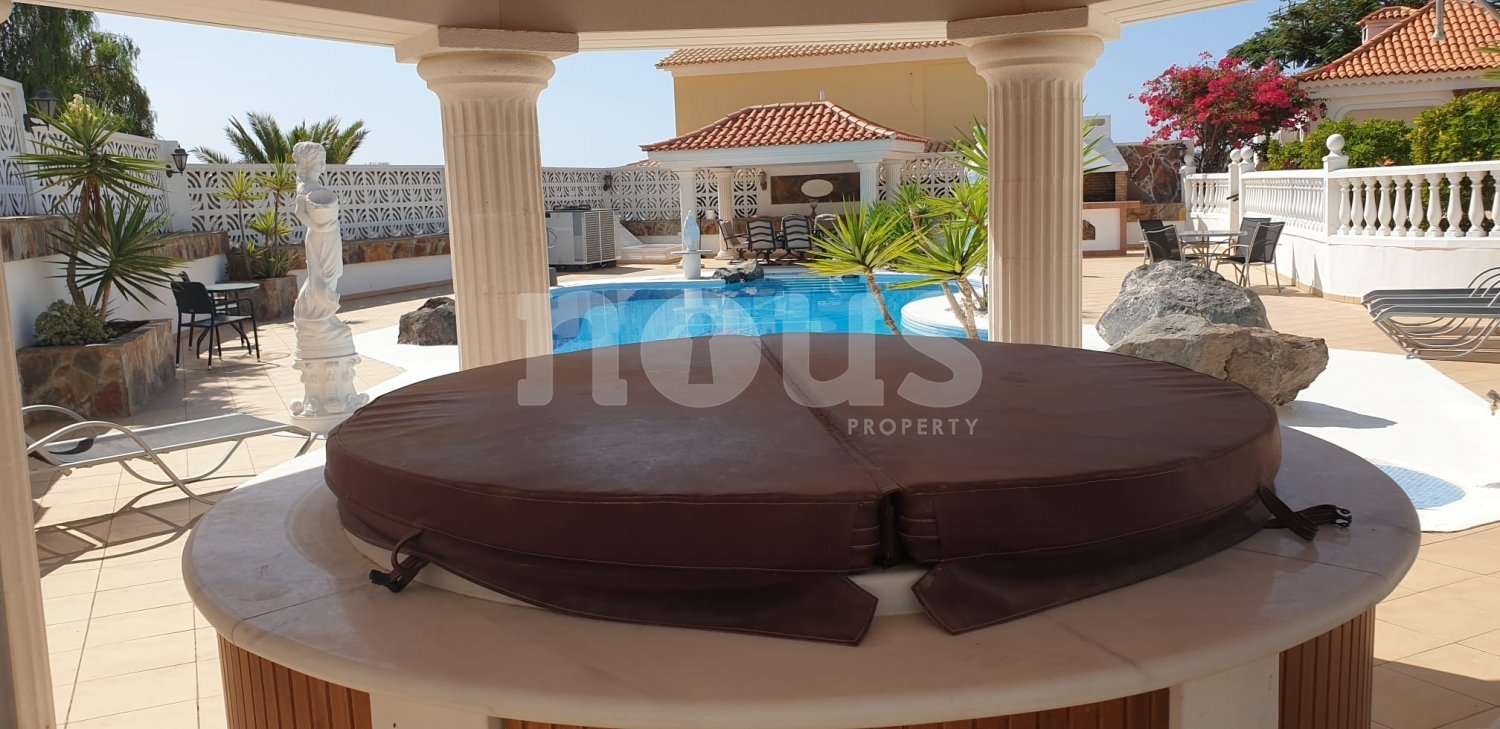 Villa in Callao Salvaje, Tenerife, Spain 8 bedrooms, 730 sq.m. No. 102916