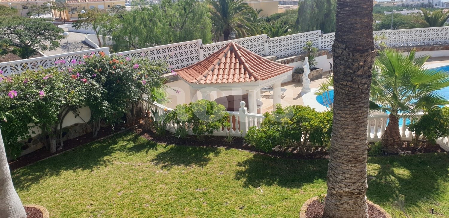 Villa in Callao Salvaje, Tenerife, Spain 8 bedrooms, 730 sq.m. No. 102916