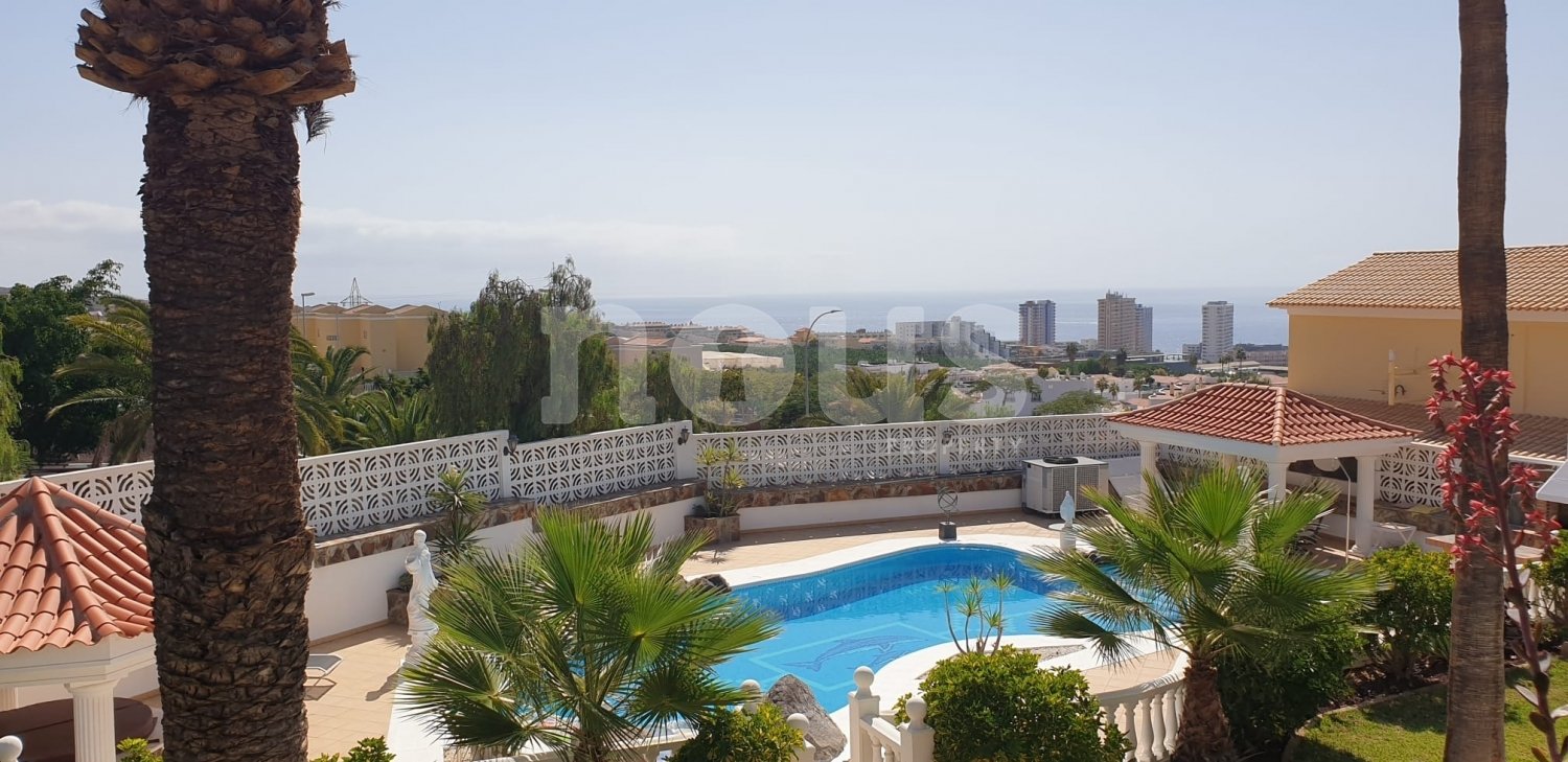Villa in Callao Salvaje, Tenerife, Spain 8 bedrooms, 730 sq.m. No. 102916