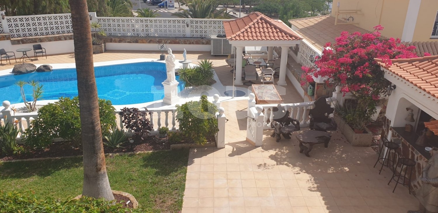 Villa in Callao Salvaje, Tenerife, Spain 8 bedrooms, 730 sq.m. No. 102916