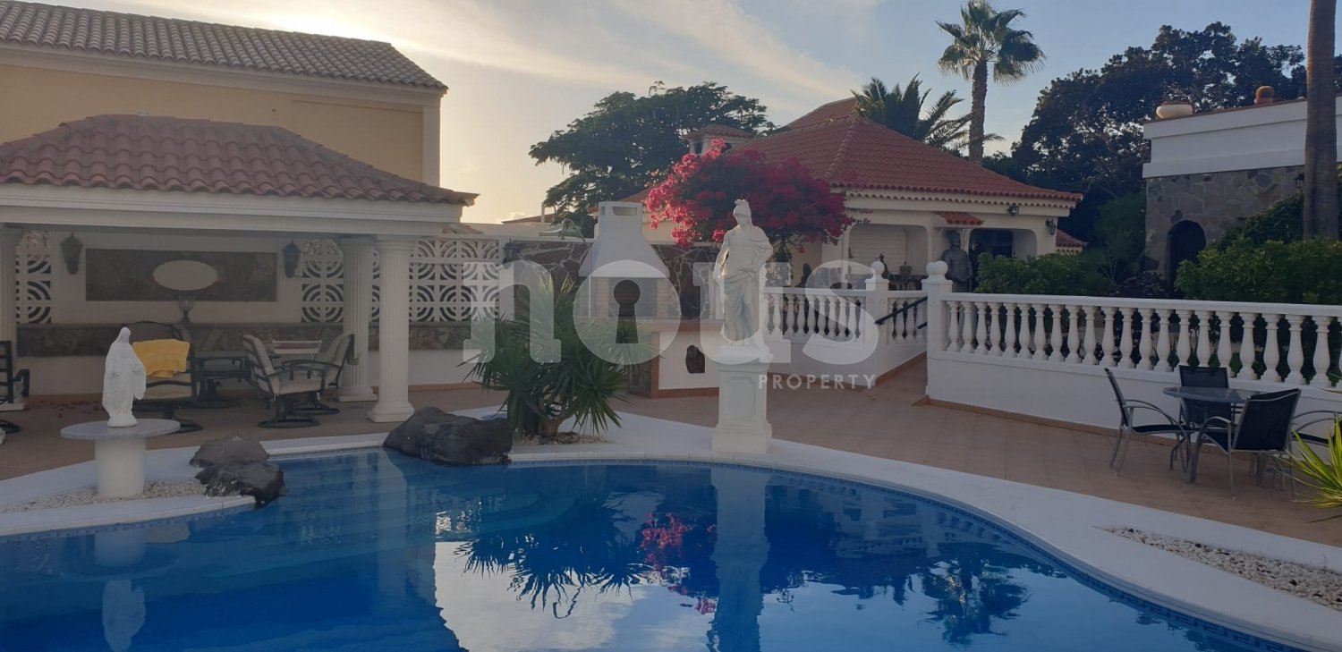 Villa in Callao Salvaje, Tenerife, Spain 8 bedrooms, 730 sq.m. No. 102916