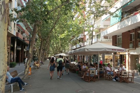 Café/restaurang i Barcelona, Spanien 7 sovrum, 69 kvm. Nr. 154352