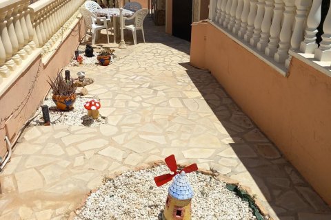 Tvåvåningslägenhet till salu i La Zenia, Alicante, Spanien 3 sovrum, 90 kvm. Nr. 194439 - foto 28