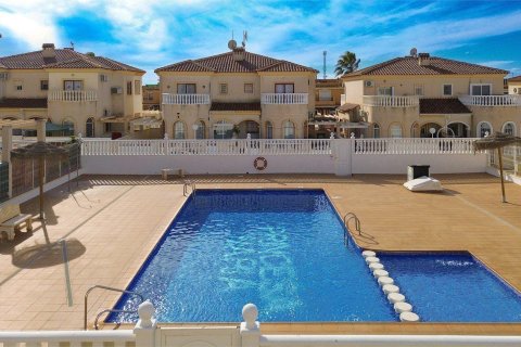 Hus till salu i Torrevieja, Alicante, Spanien 3 sovrum, 75 kvm. Nr. 194440 - foto 6