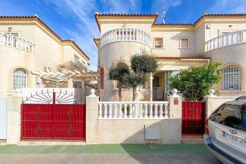 Hus till salu i Torrevieja, Alicante, Spanien 3 sovrum, 75 kvm. Nr. 194440 - foto 2