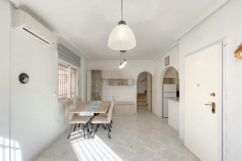 Hus till salu i Torrevieja, Alicante, Spanien 3 sovrum, 75 kvm. Nr. 194440 - foto 12