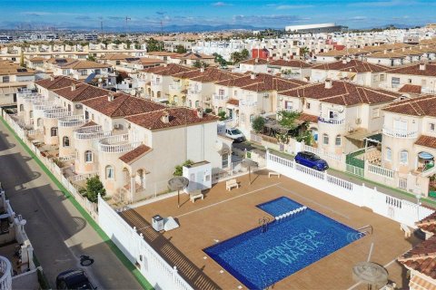 Hus till salu i Torrevieja, Alicante, Spanien 3 sovrum, 75 kvm. Nr. 194440 - foto 4