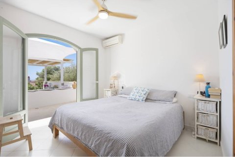 Villa for sale in Sant Lluis, Menorca, Spain 4 bedrooms, 150 sq.m. No. 181285 - photo 8